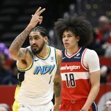 Obi Toppin (1) a brillé face aux Wizards de Kyshawn George (18) KEYSTONE/AP/Nick Wass